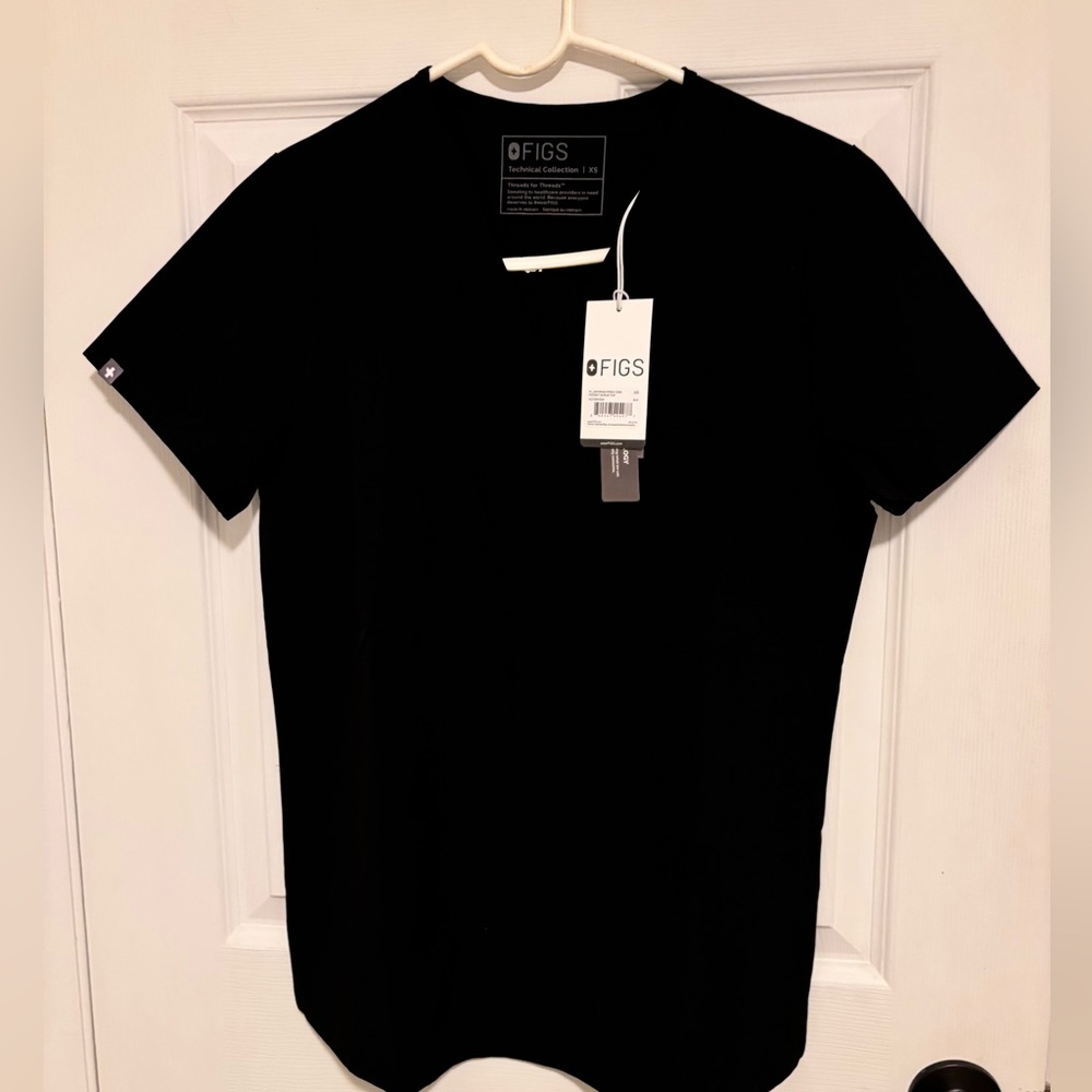 Figs free x scrub top